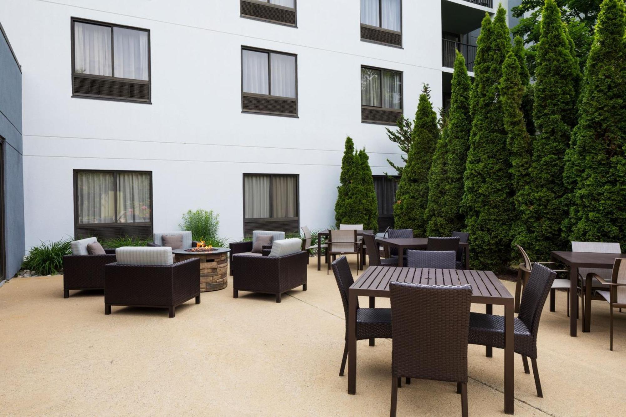 Courtyard By Marriott Portsmouth Hotel Eksteriør billede